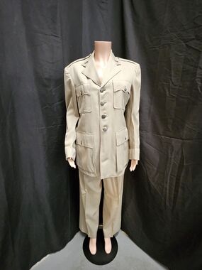 A89 Vintage USAF Men's Khaki Uniform